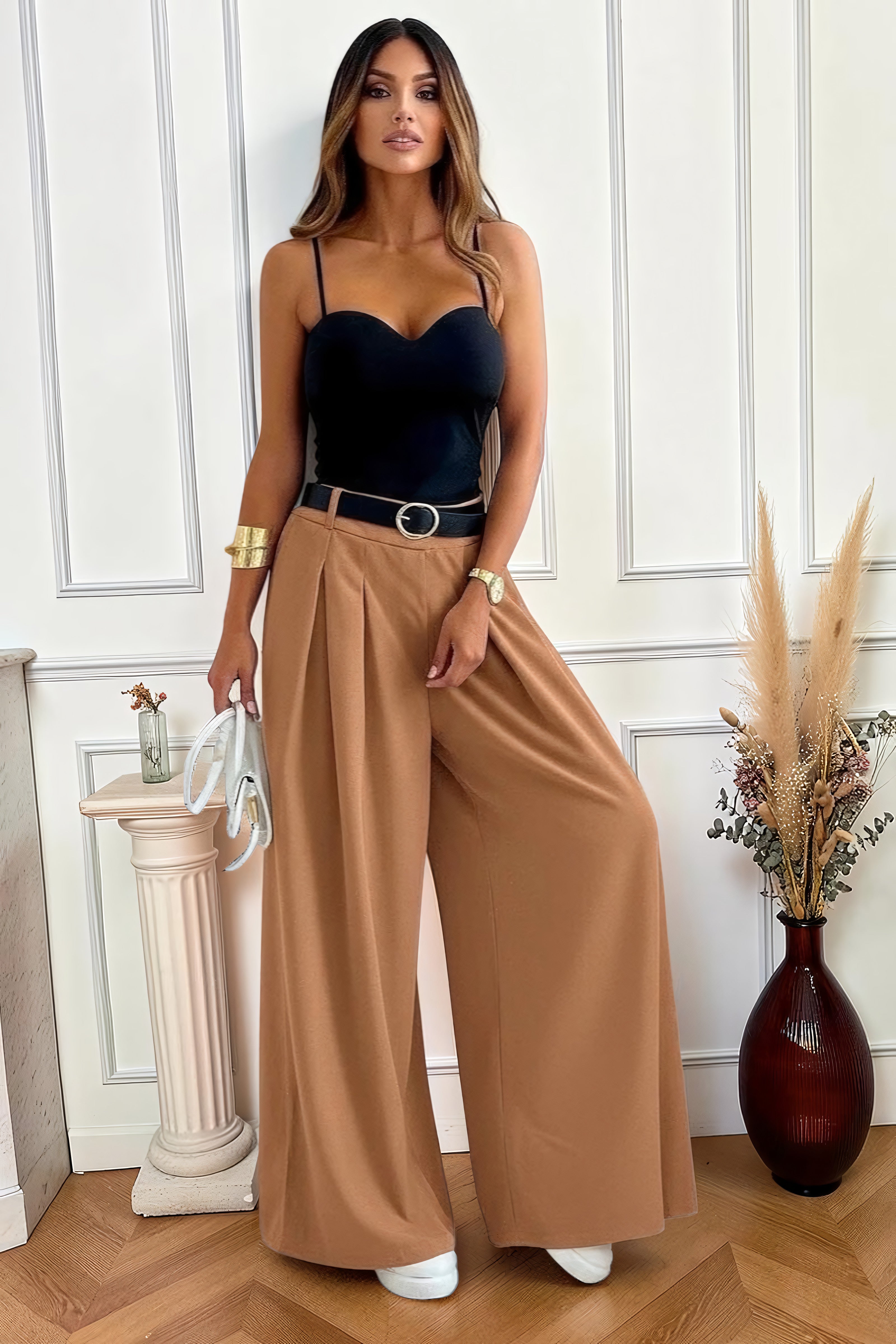Pantalon Large Taille Haute Élégance Fluide Camel — Collection 2026 – La Muse Parisienne