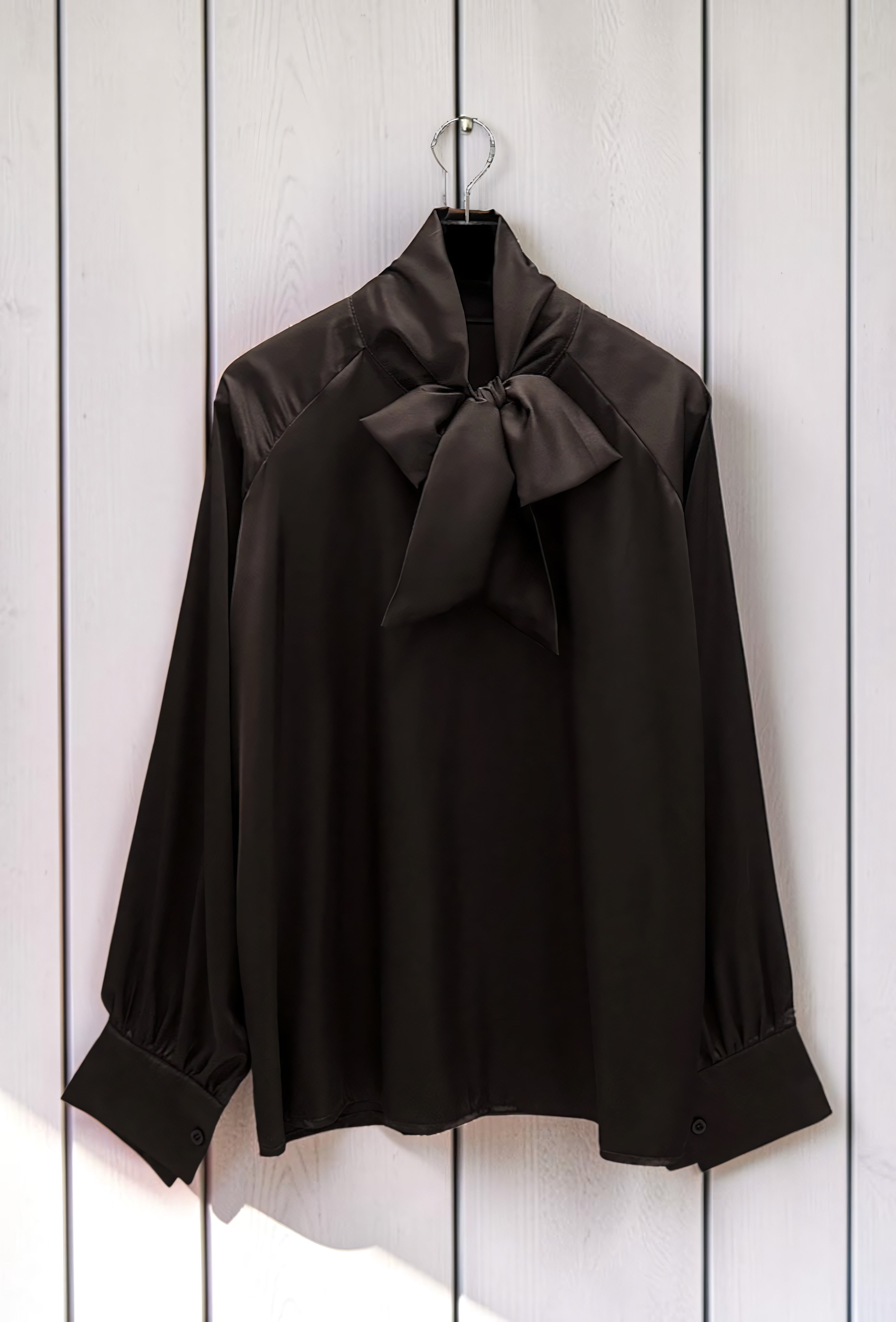 Blouse Col Lavallière en Satin Marron Foncé – La Muse Parisienne – vue 2