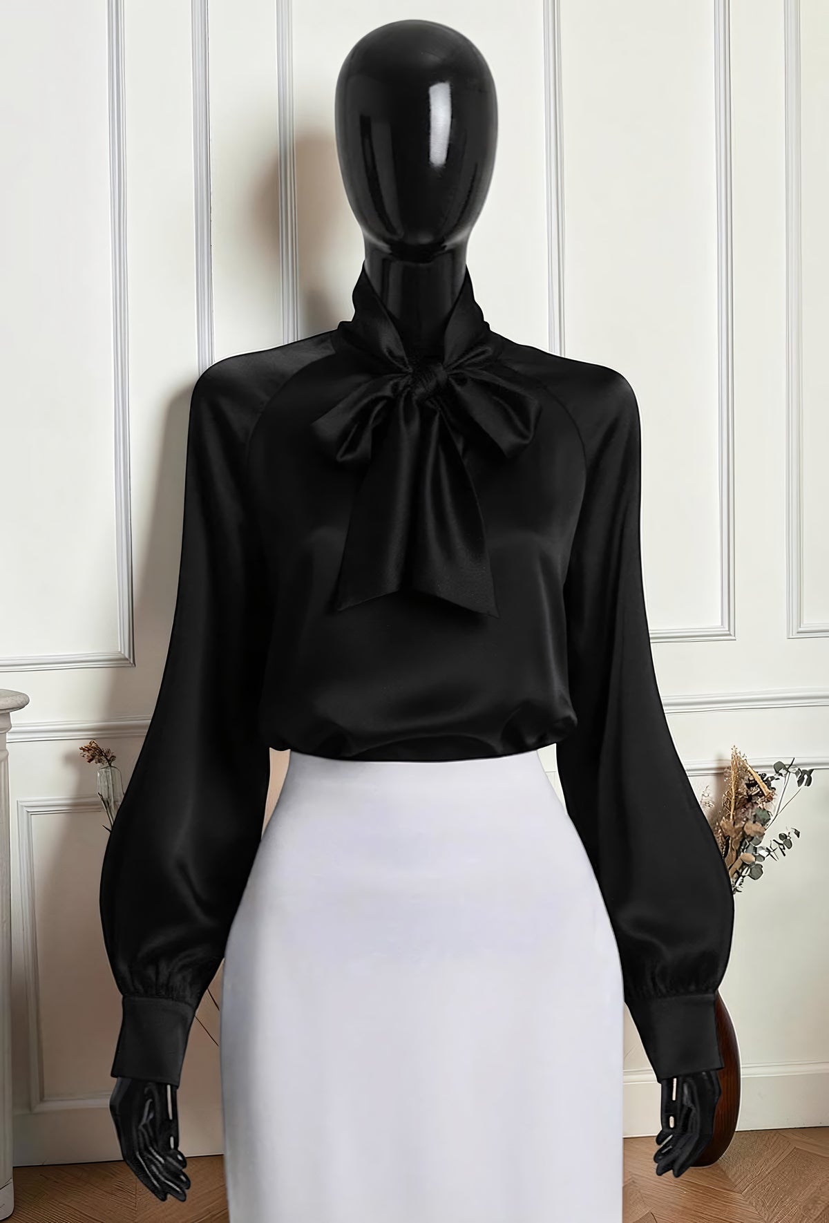 Blouse Col Lavallière en Satin Noir – La Muse Parisienne – vue 1