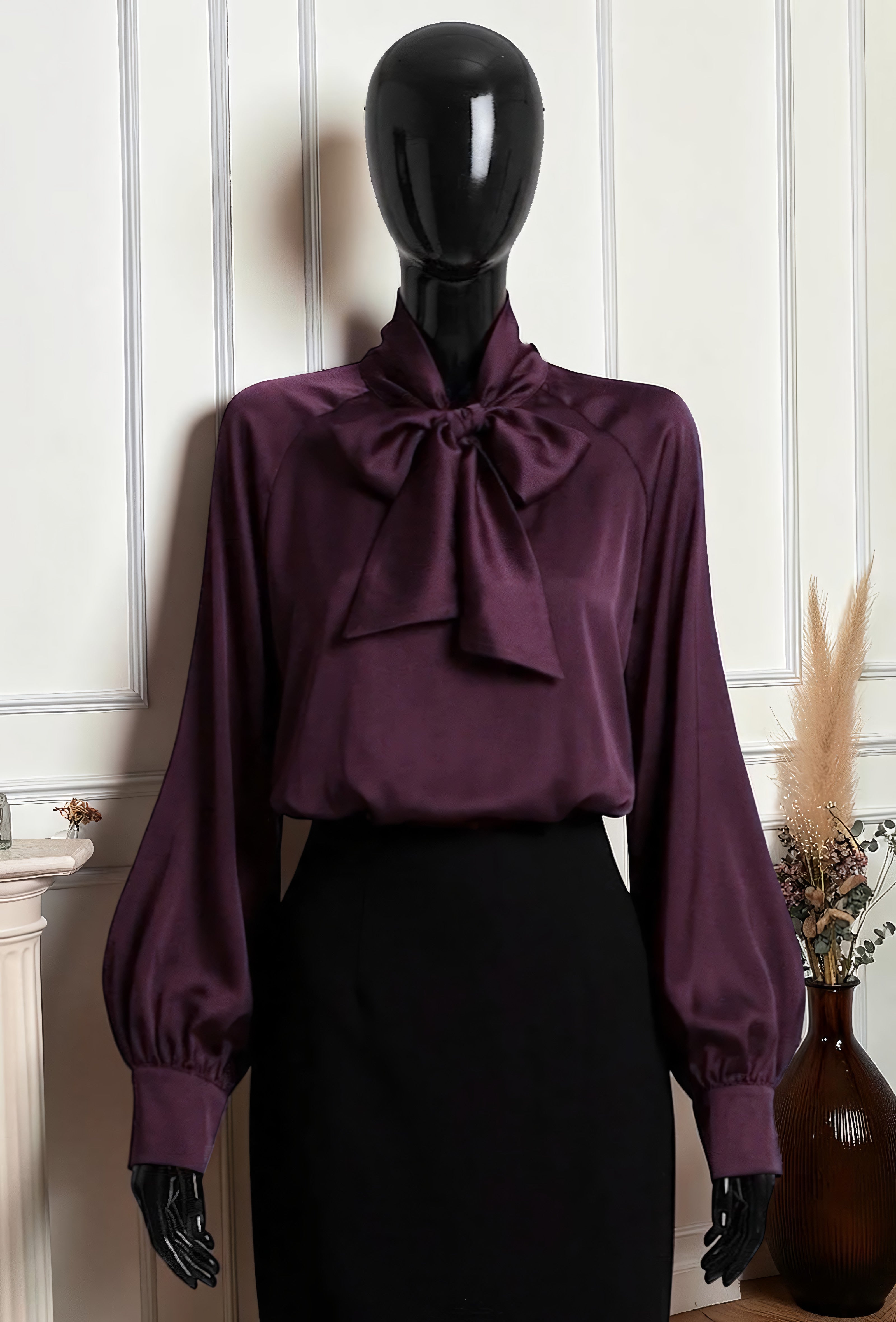 Blouse Col Lavallière en Satin Prune – La Muse Parisienne – vue 1