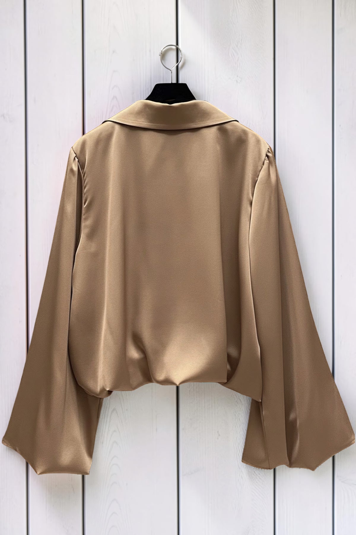 Blouse Manches Amples en Satin Caramel — Doublure Viscose – La Muse Parisienne – vue 2