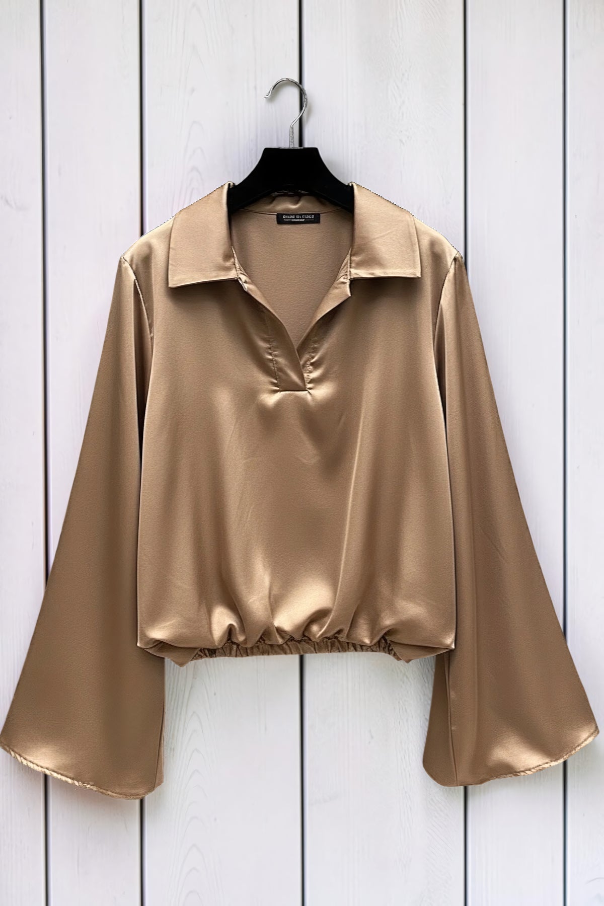 Blouse Manches Amples en Satin Caramel — Doublure Viscose – La Muse Parisienne – vue 3