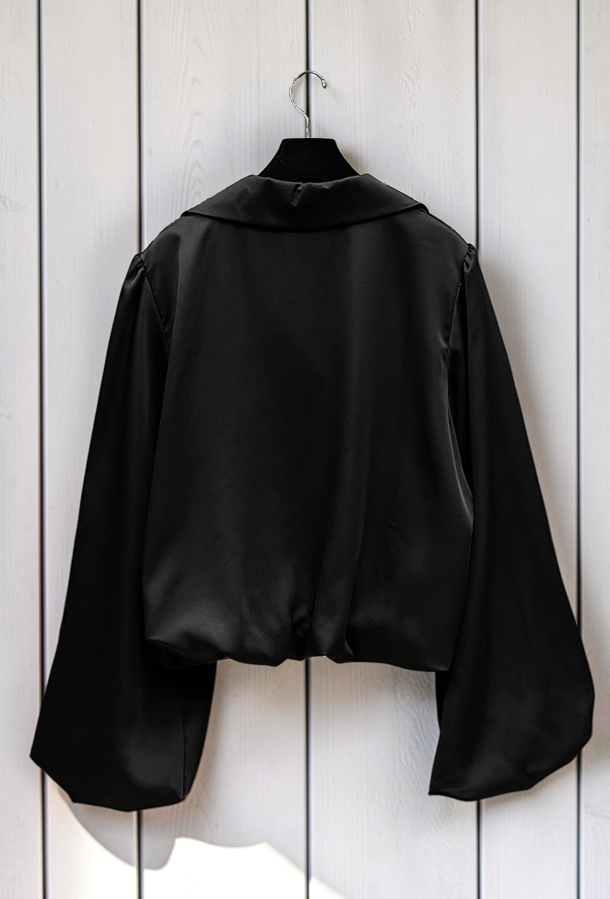 Blouse Manches Amples en Satin Noir — Doublure Viscose – La Muse Parisienne – vue 2