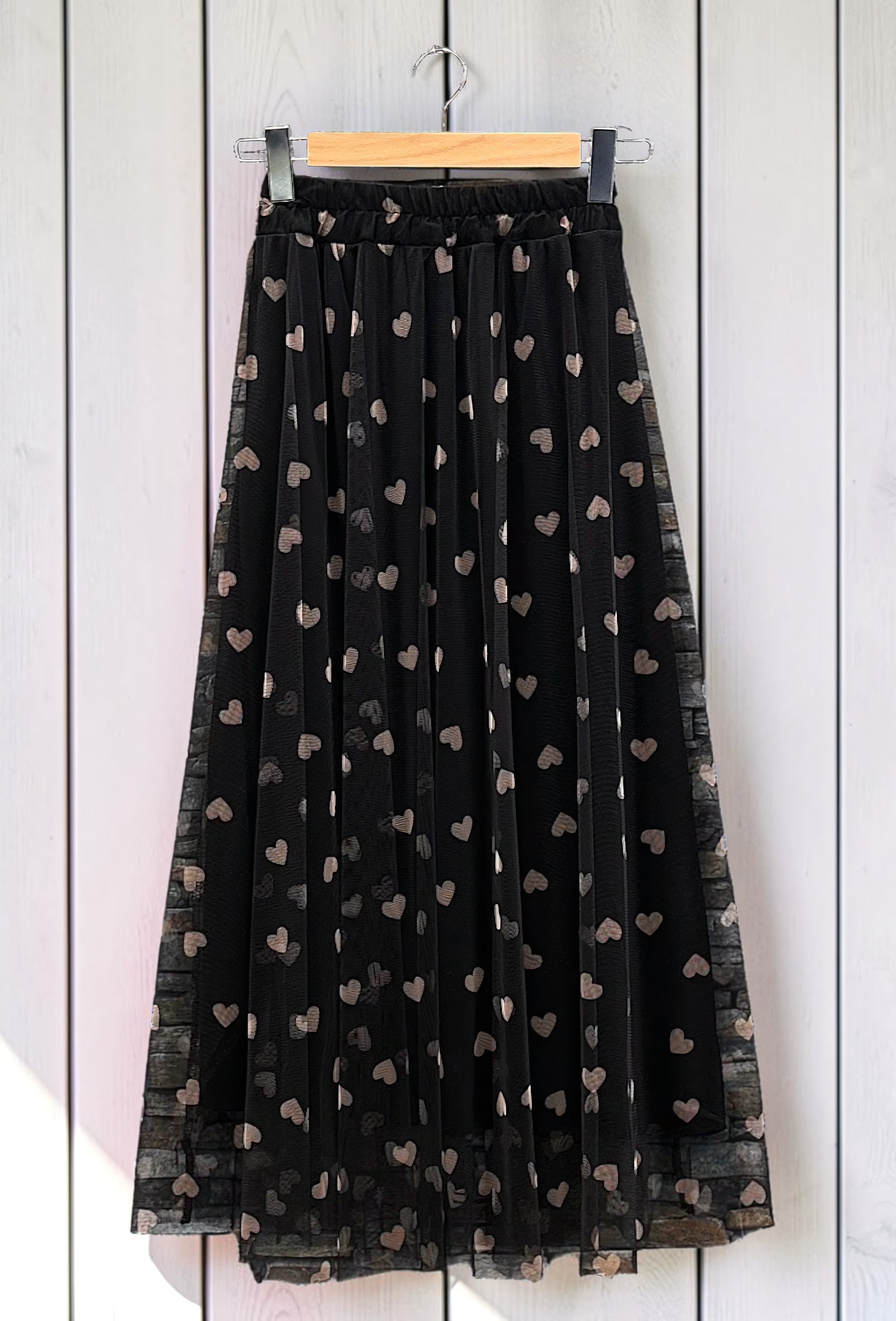 Jupe en Tulle Fluide Doublée Noir Cœurs – La Muse Parisienne – vue 2