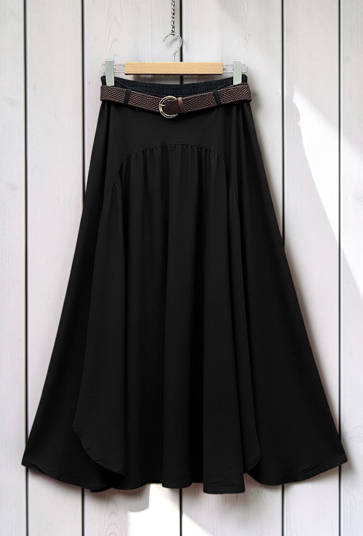 Jupe Fluide en Viscose Lyocell avec Ceinture Noir – La Muse Parisienne – vue 2