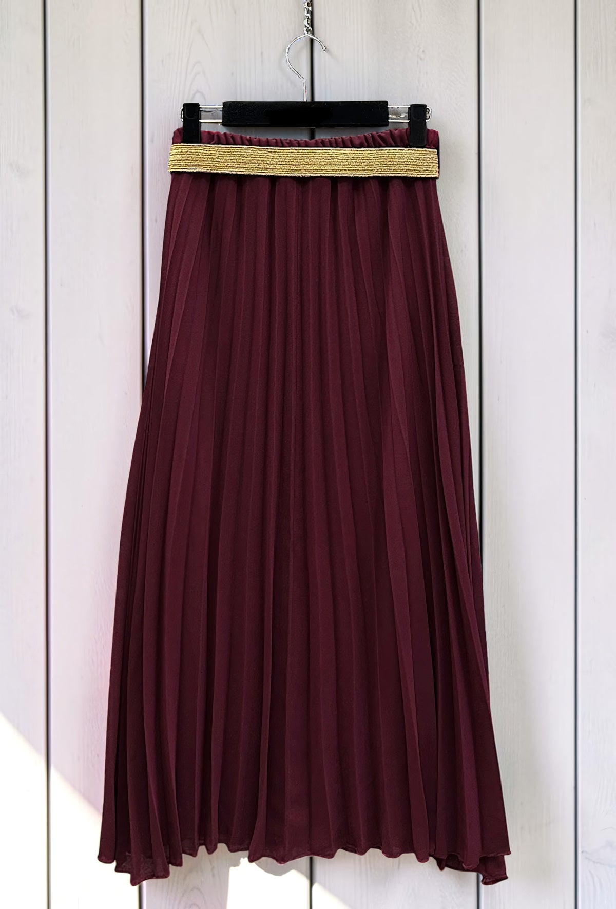 Jupe Plissée Fluide Doublée avec Ceinture Bordeaux – La Muse Parisienne – vue 2