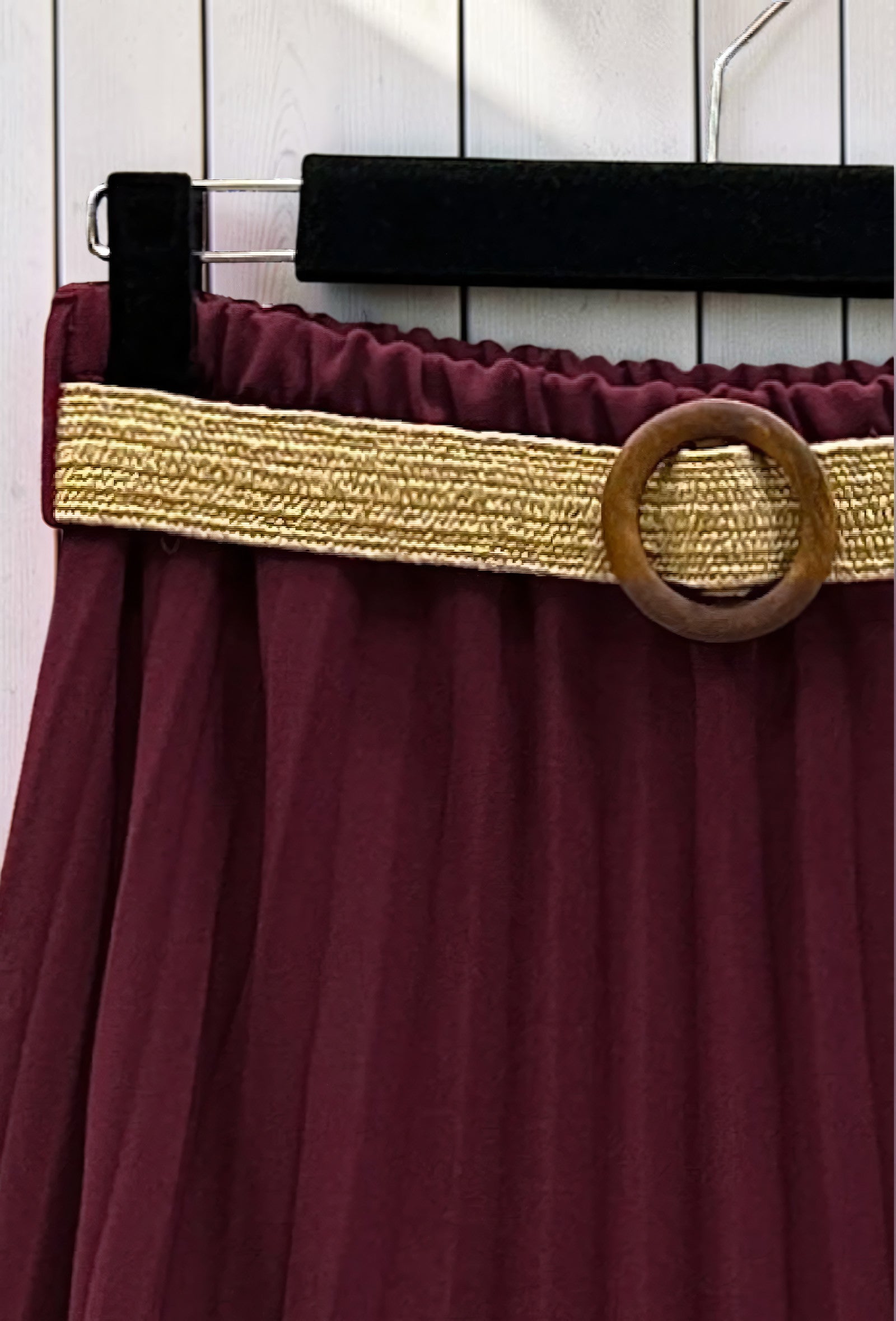 Jupe Plissée Fluide Doublée avec Ceinture Bordeaux – La Muse Parisienne – vue 4