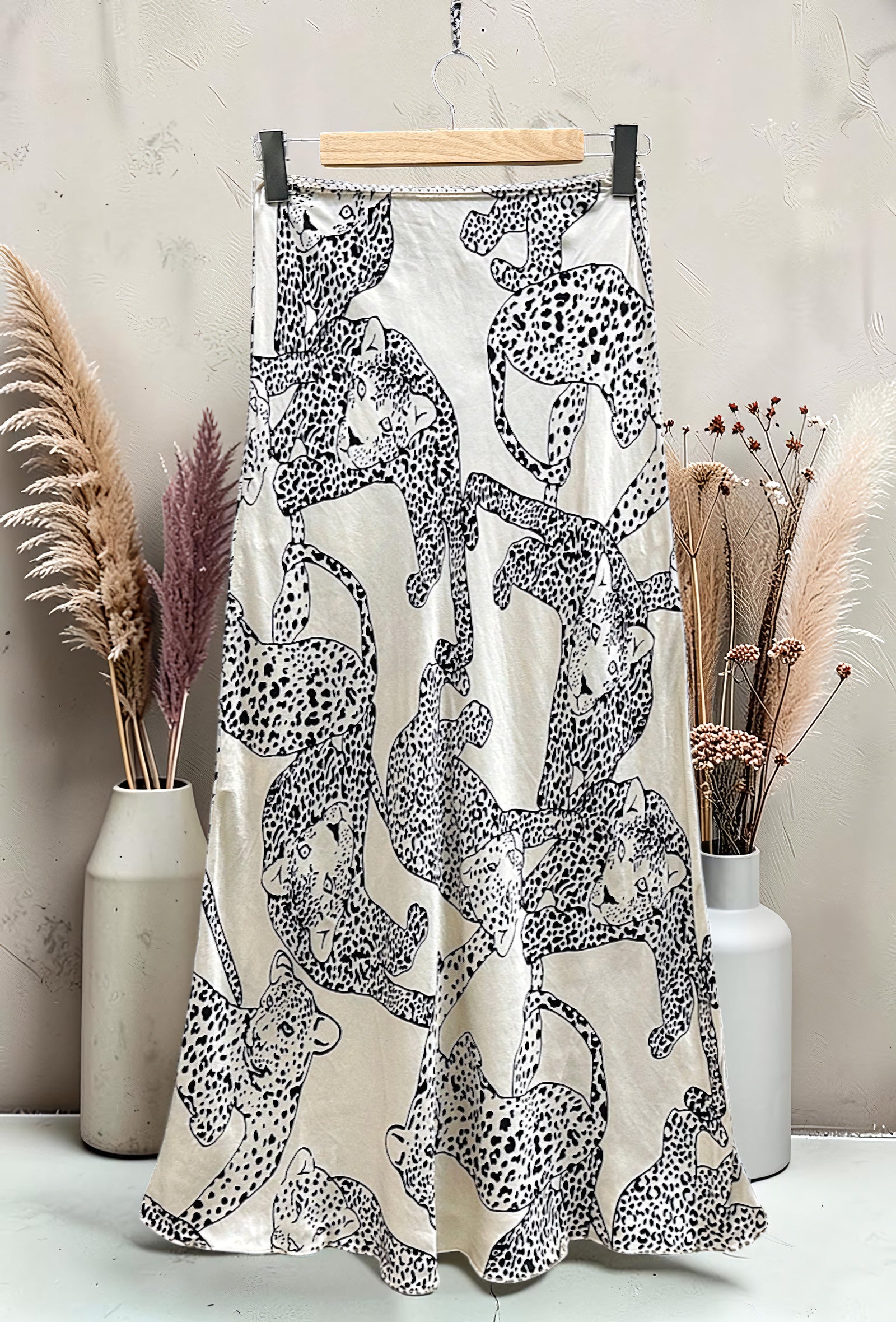 Jupe Imprimée en Viscose Satinée Bordure Dentelle Écru – La Muse Parisienne – vue 2