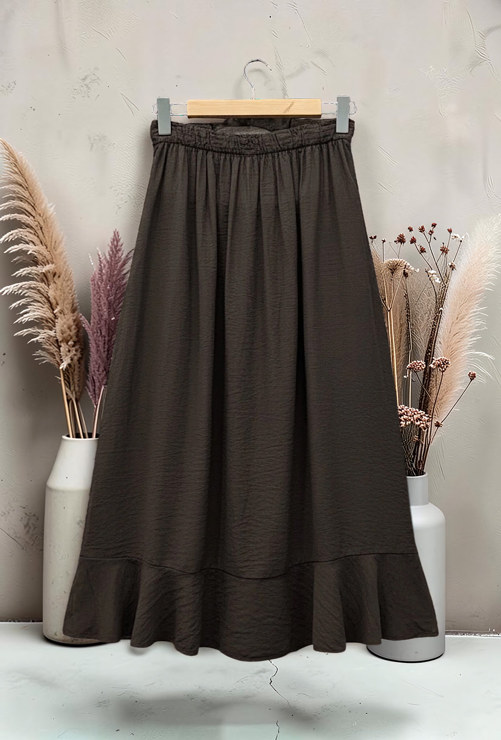 Jupe Bohème Chic en Viscose Taille Élastique Marron Foncé – La Muse Parisienne – vue 2