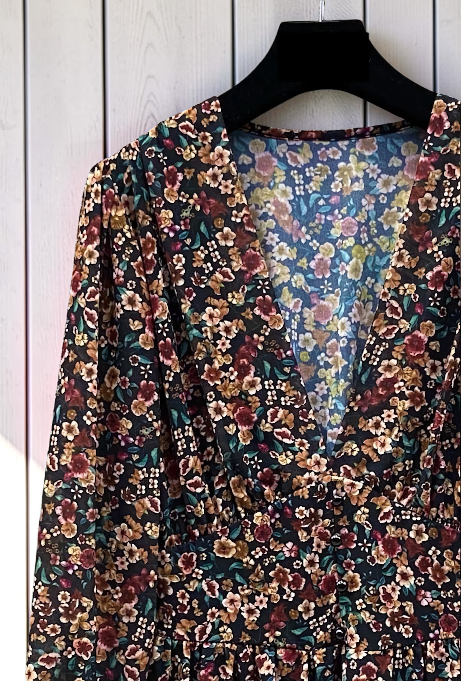Robe Imprimée Boutonnée Manches Longues Noir Fleuri – La Muse Parisienne – vue 2