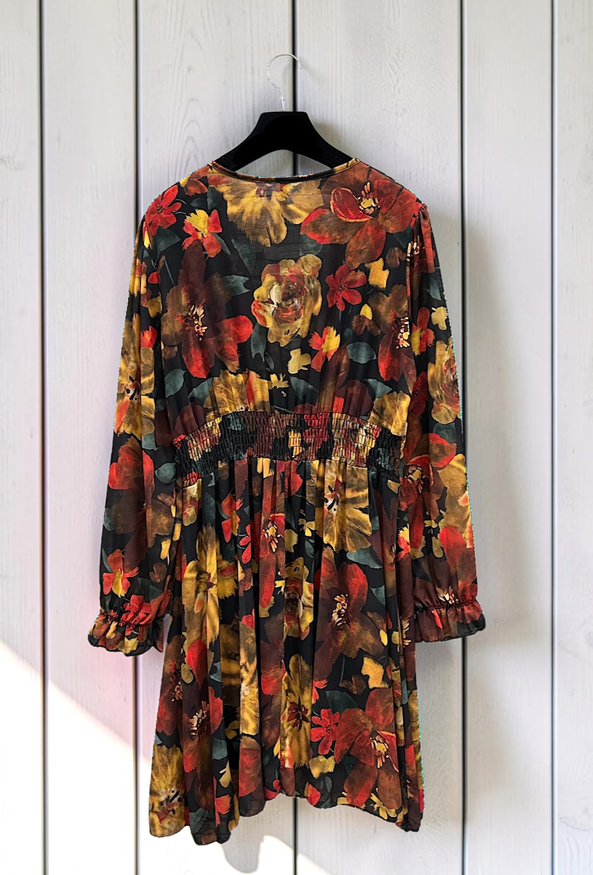 Robe Imprimée Boutonnée Manches Longues Noir Fleuri Automne – La Muse Parisienne – vue 2