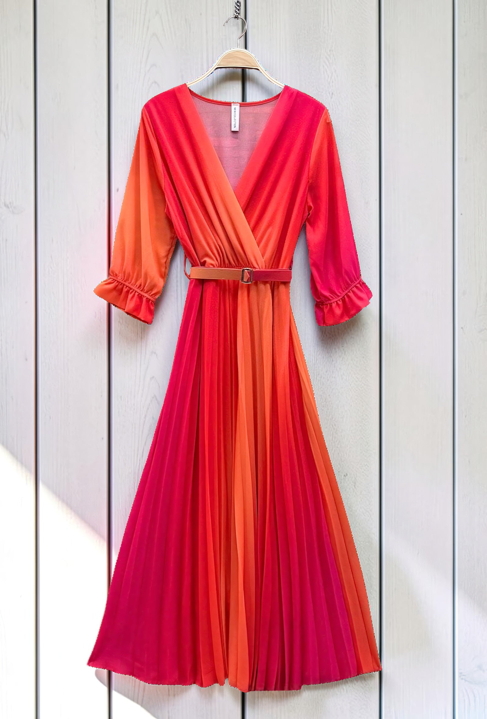 Robe Plissée avec Ceinture Corail Fuchsia – La Muse Parisienne – vue 2