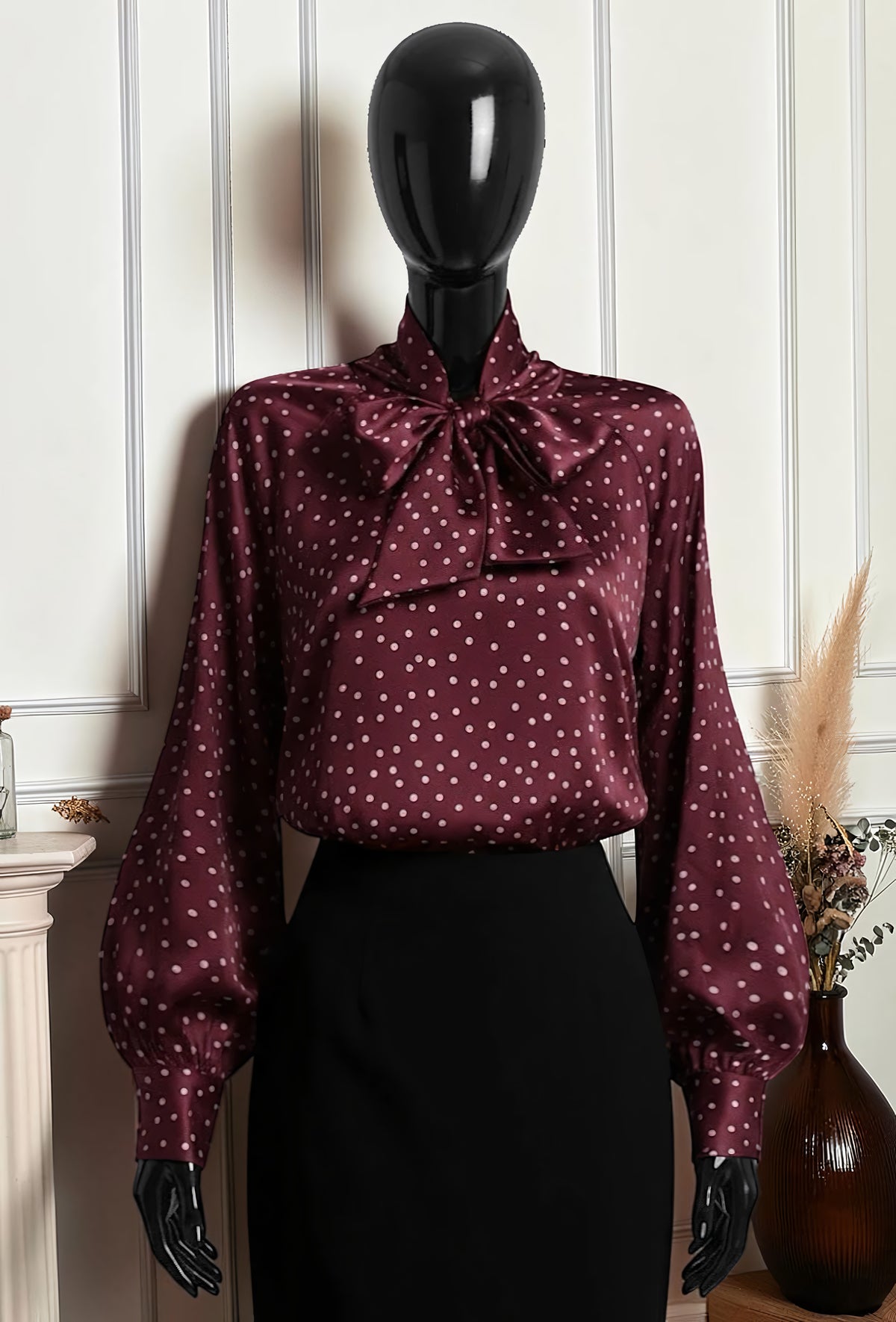 Blouse à Pois Col Lavallière en Satin Bordeaux – La Muse Parisienne – vue 1