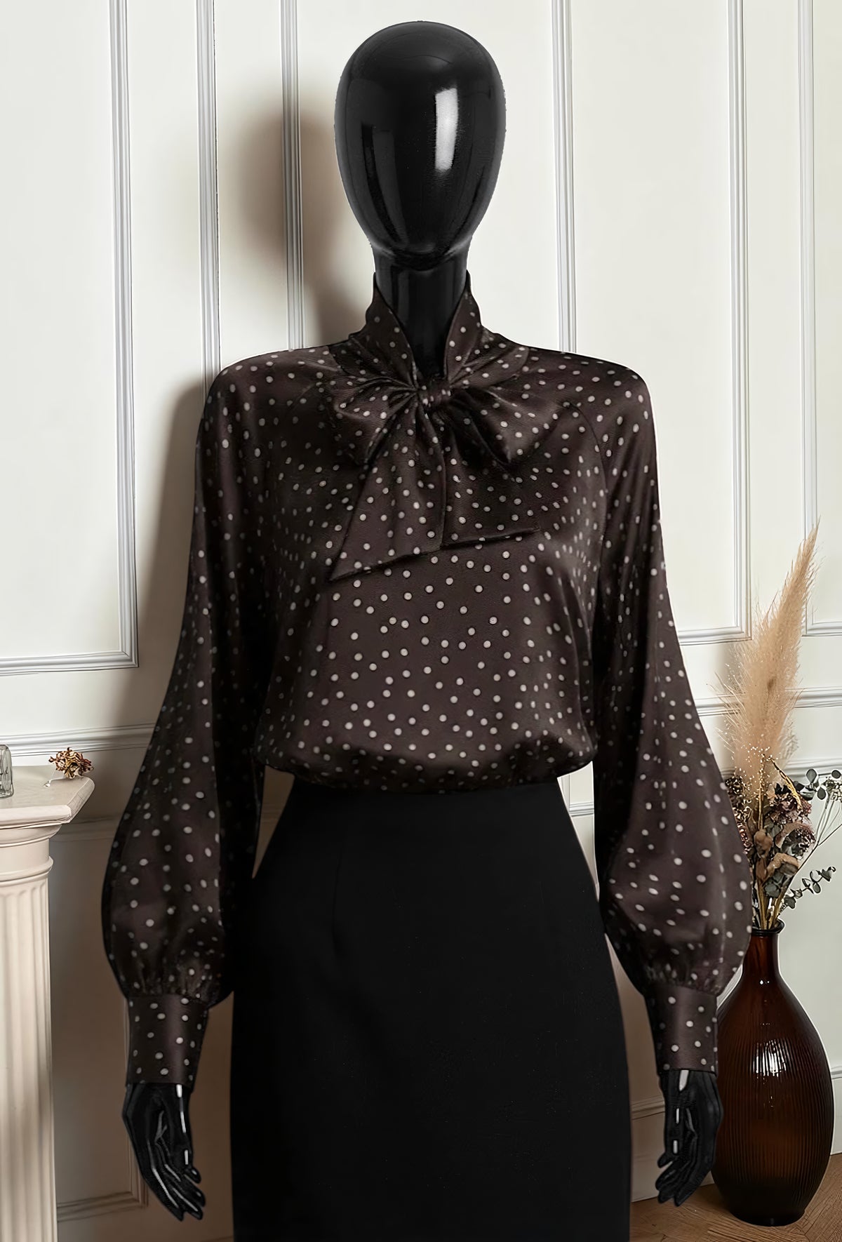Blouse à Pois Col Lavallière en Satin Marron Foncé – La Muse Parisienne – vue 1