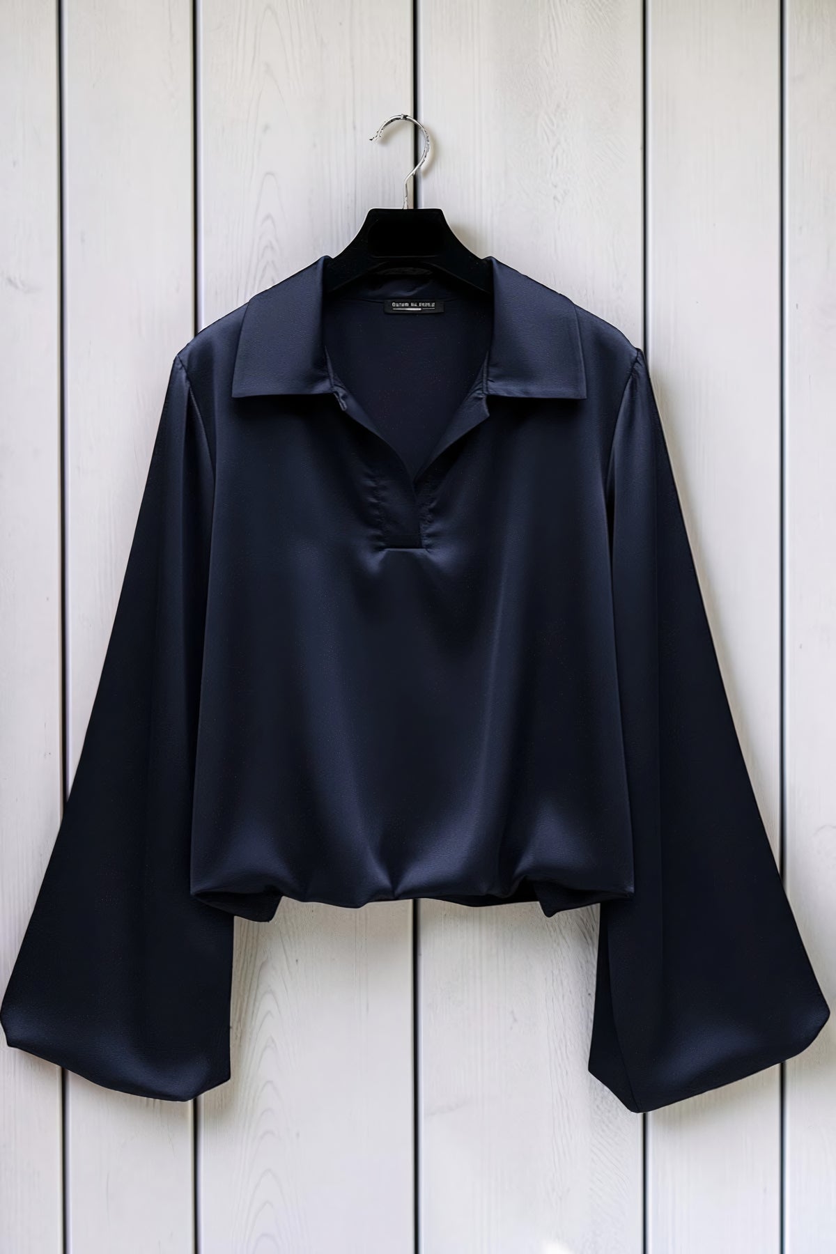Blouse Manches Amples en Satin Marine — Doublure Viscose – La Muse Parisienne – vue 2