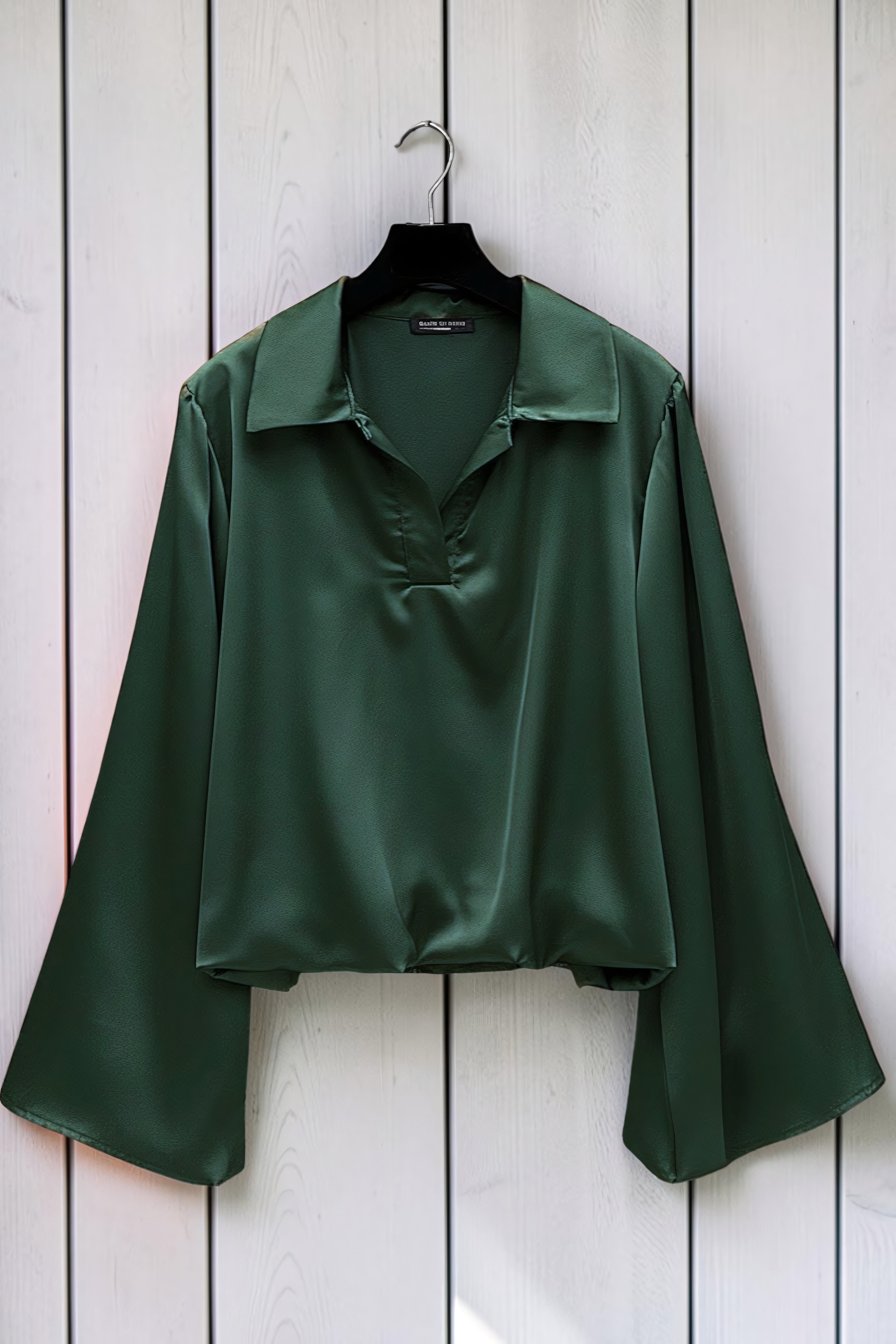 Blouse Manches Amples en Satin Vert Bouteille — Doublure Viscose – La Muse Parisienne – vue 2