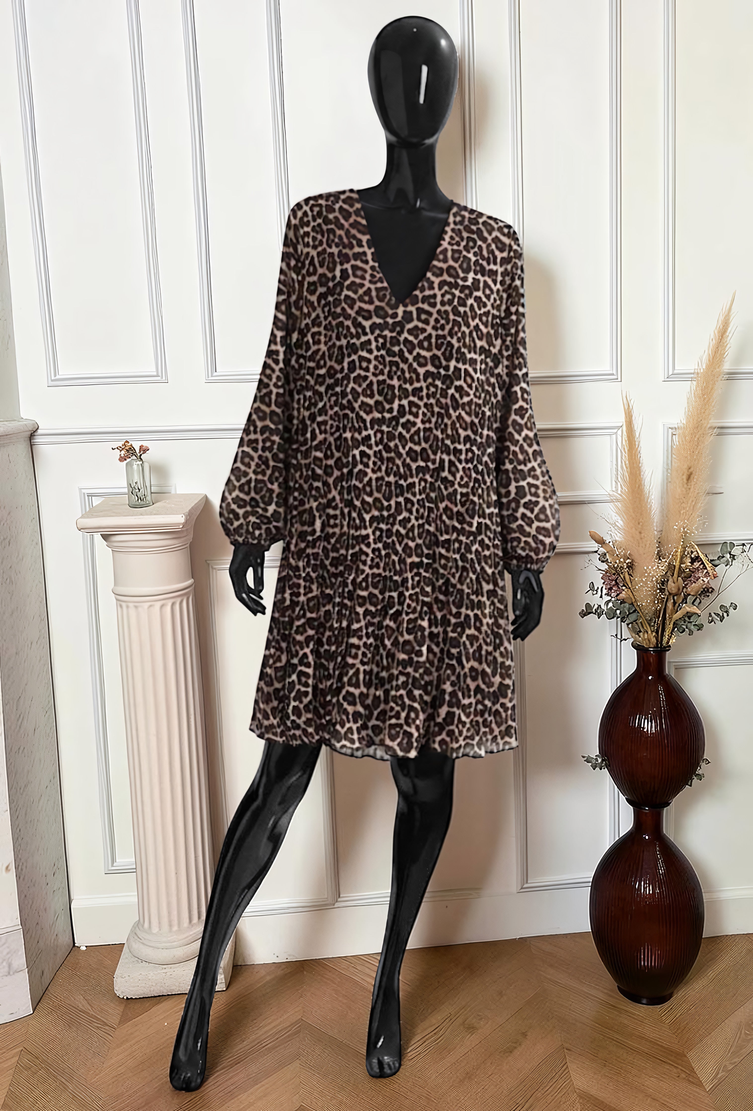 Robe Plissée Imprimé Léopard – La Muse Parisienne