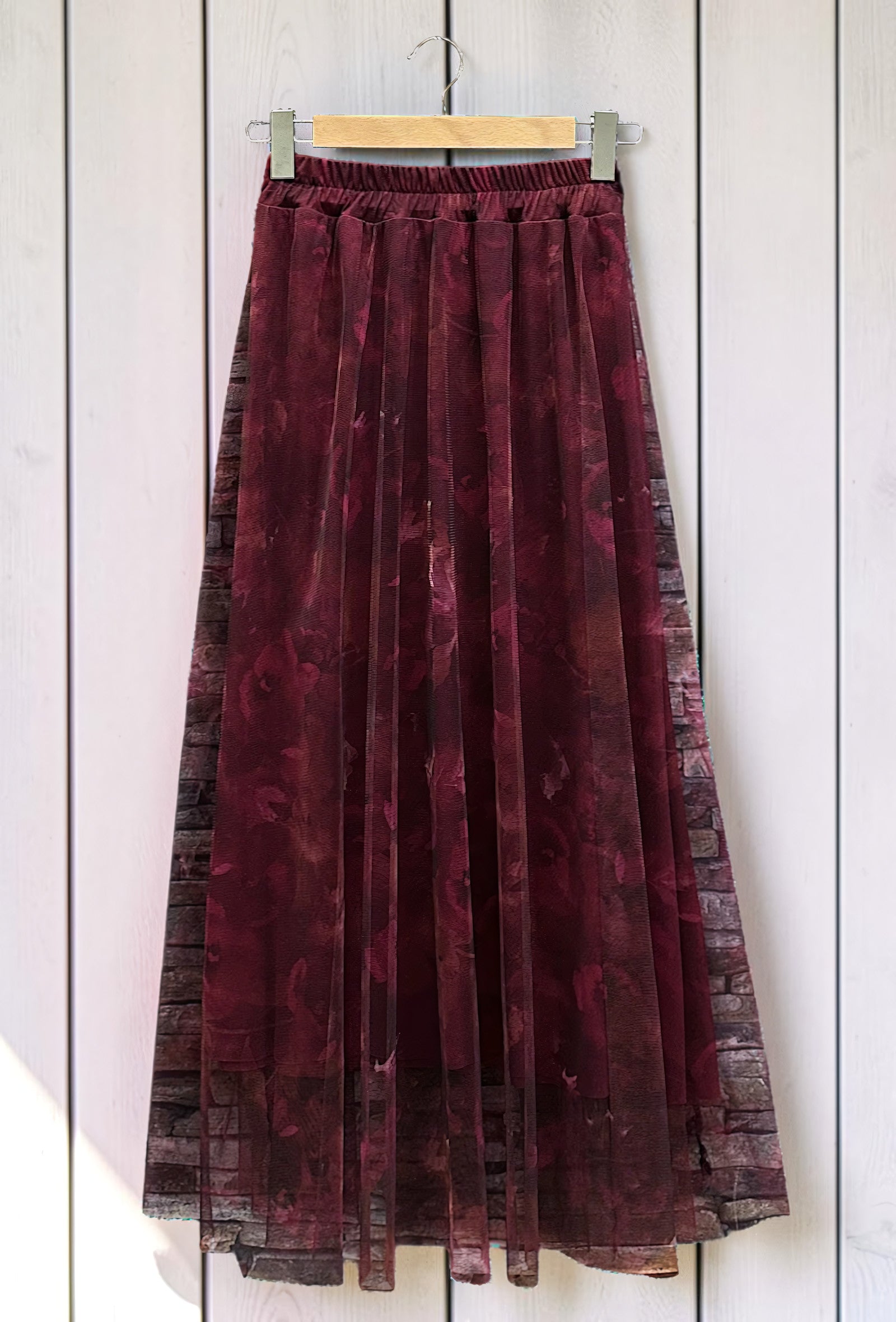 Jupe en Tulle Fluide Doublée Bordeaux Fleuri – La Muse Parisienne – vue 2