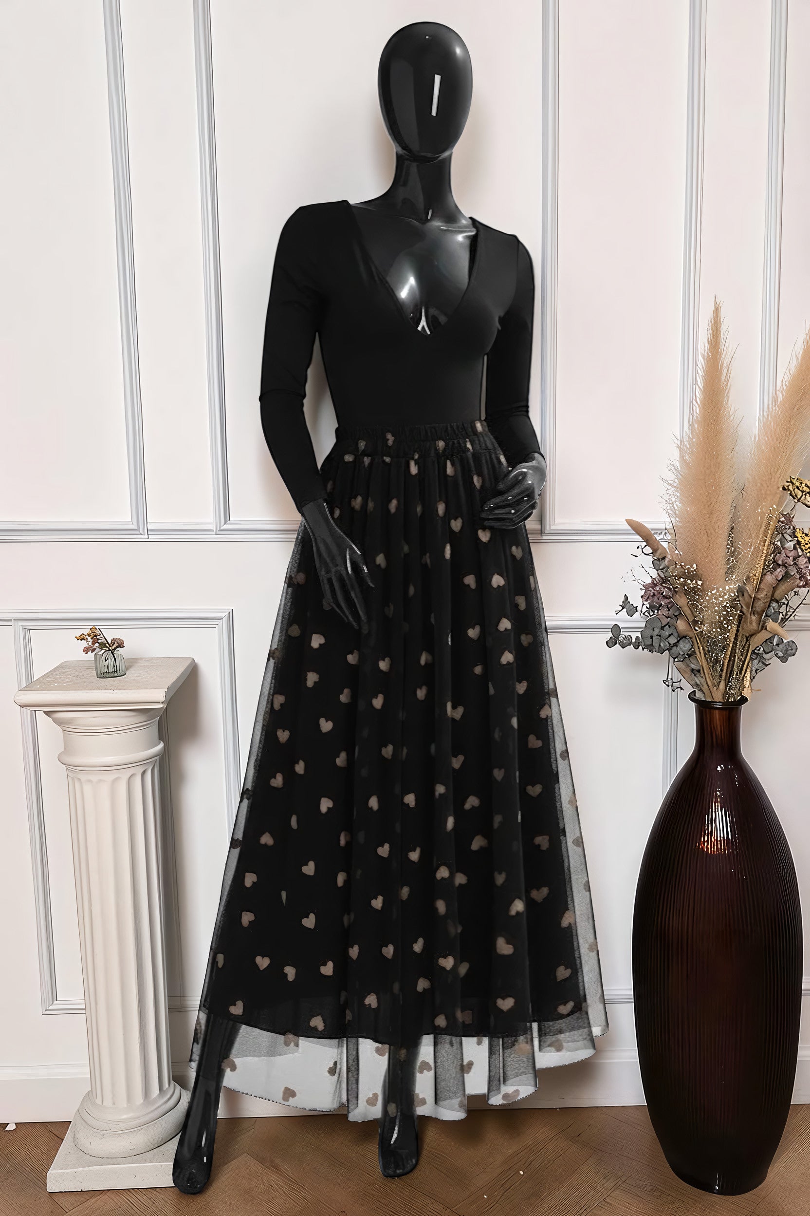 Jupe en Tulle Fluide Doublée Noir Cœurs – La Muse Parisienne – vue 1
