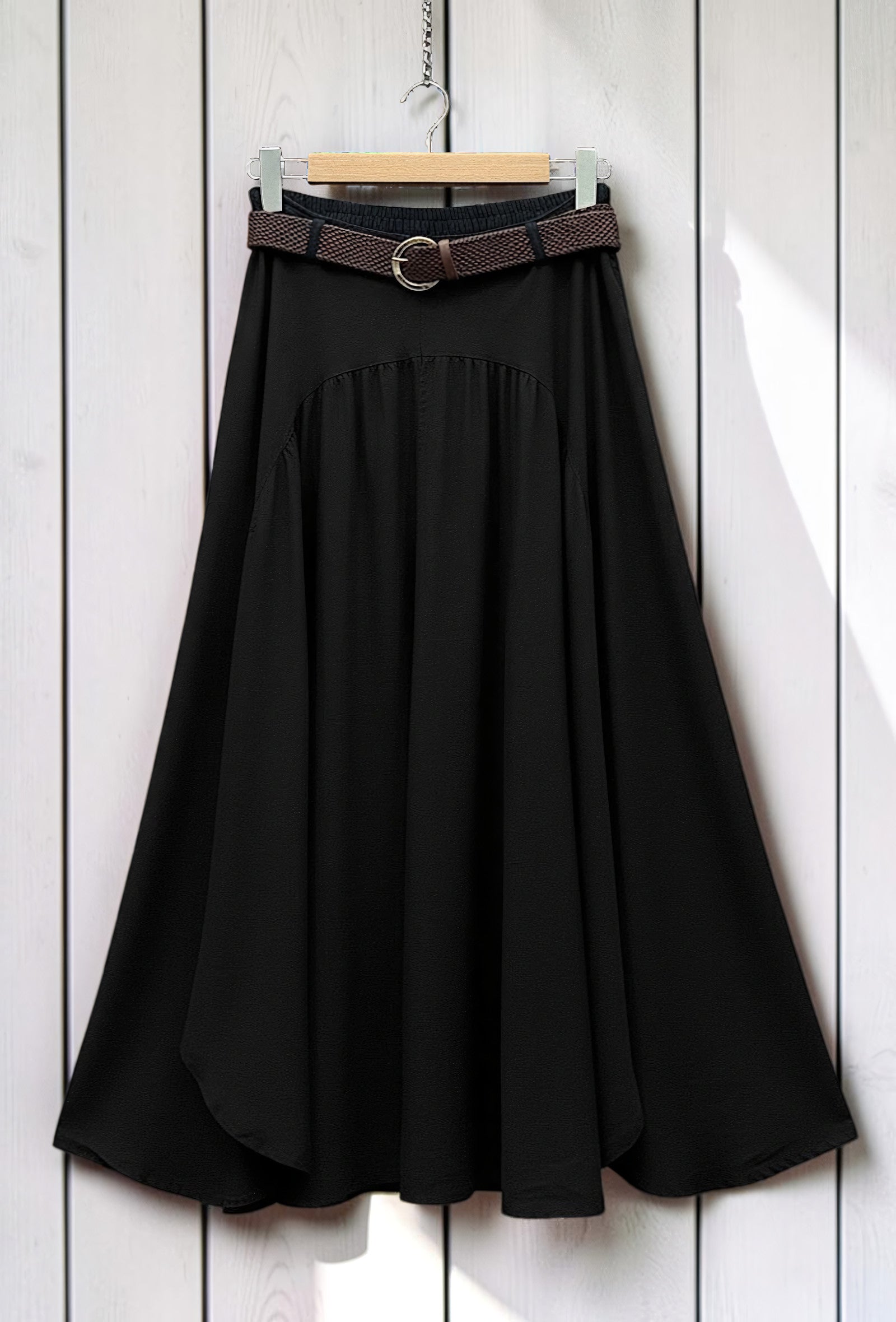 Jupe Fluide en Viscose Lyocell avec Ceinture Noir – La Muse Parisienne – vue 2