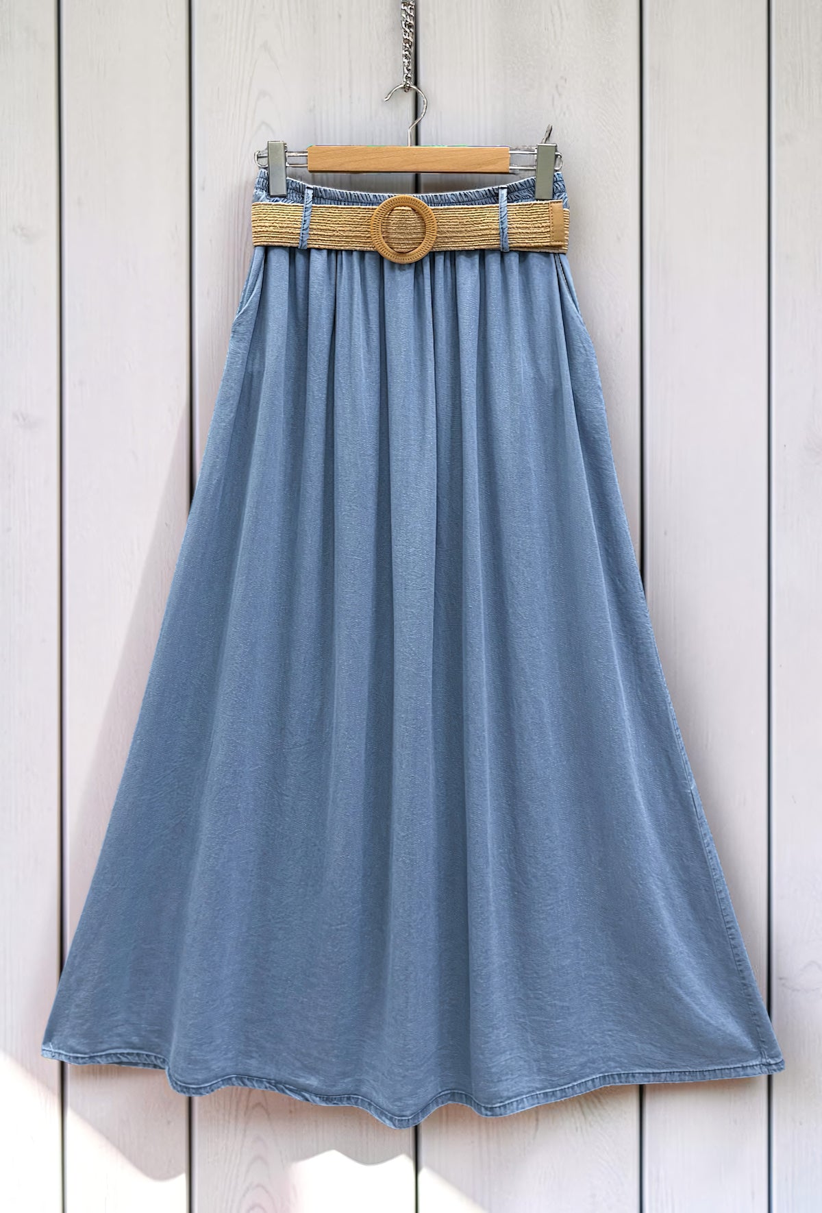 Jupe Fluide en Jean Lyocell avec Ceinture Bleu Ciel – La Muse Parisienne – vue 2