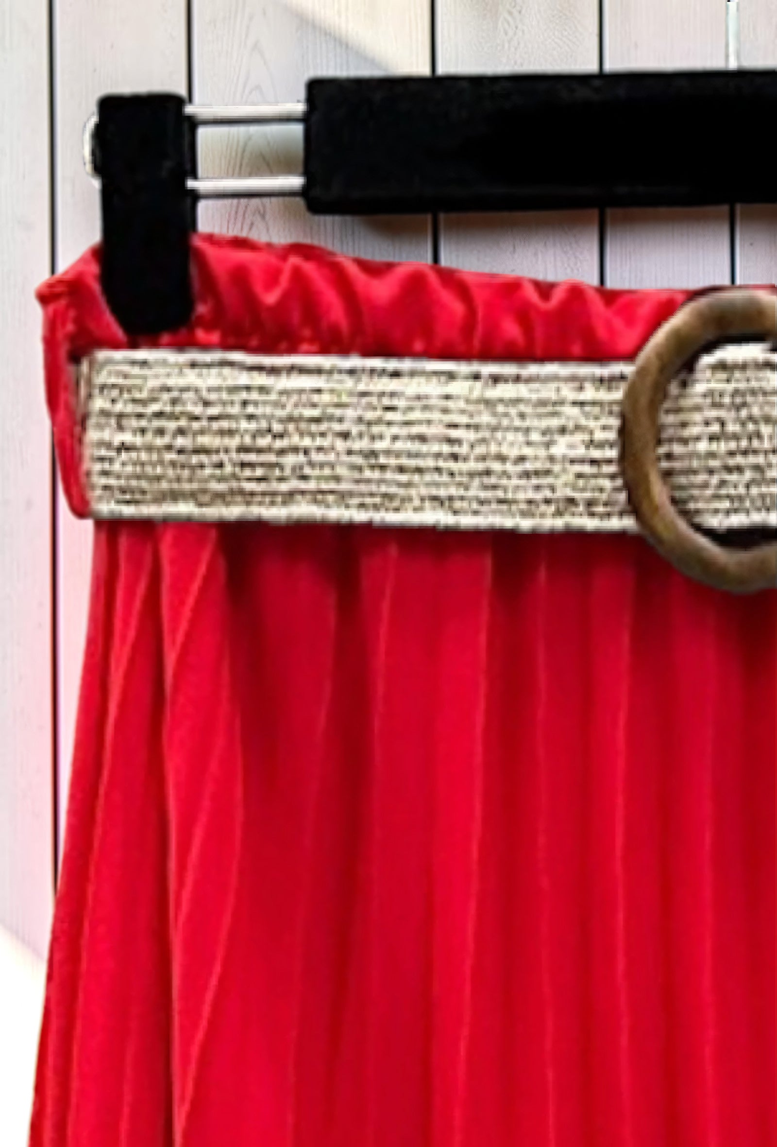 Jupe Plissée Fluide Doublée avec Ceinture Rouge – La Muse Parisienne – vue 4