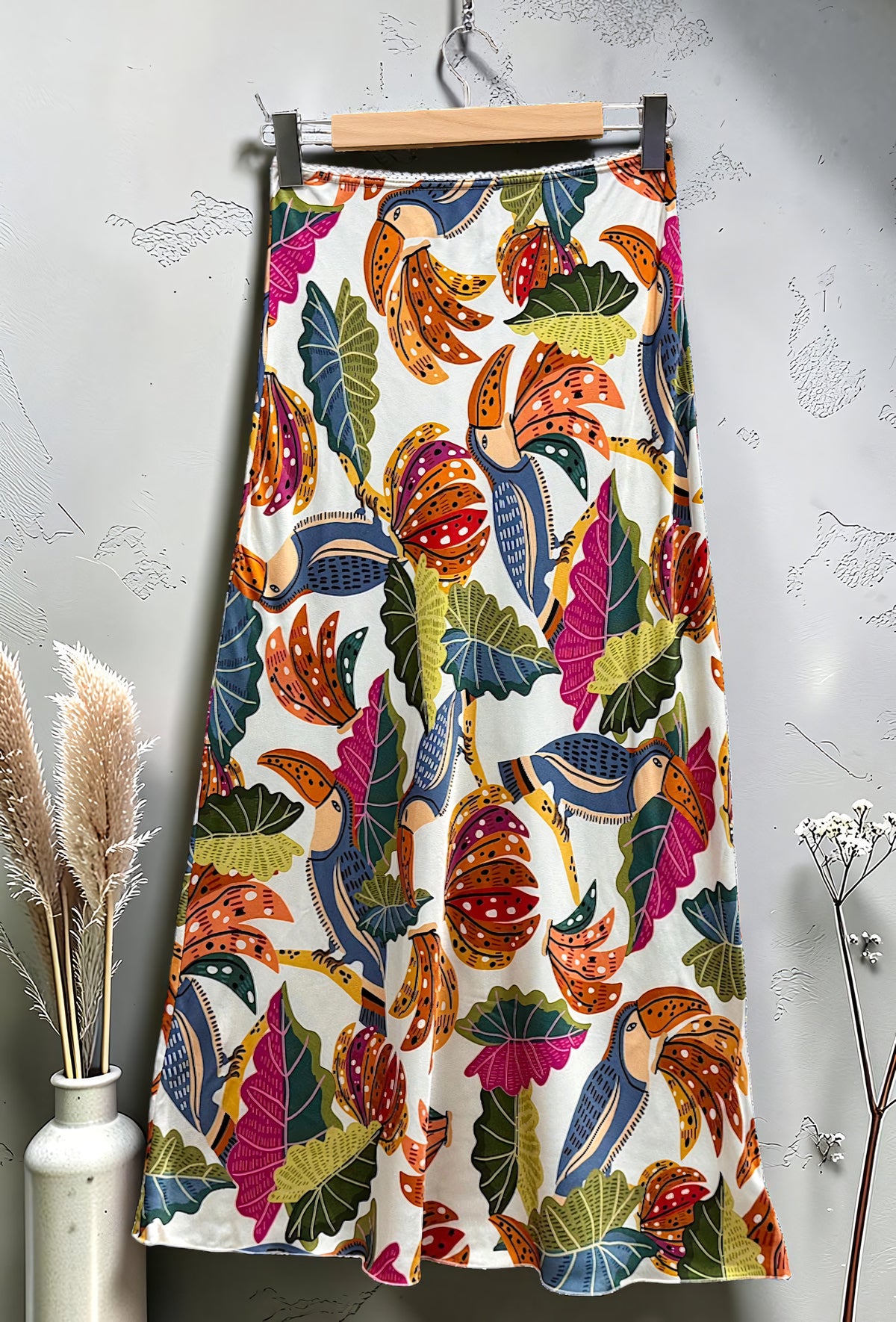 Jupe Imprimée en Viscose Satinée Bordure Dentelle Beige – La Muse Parisienne – vue 2