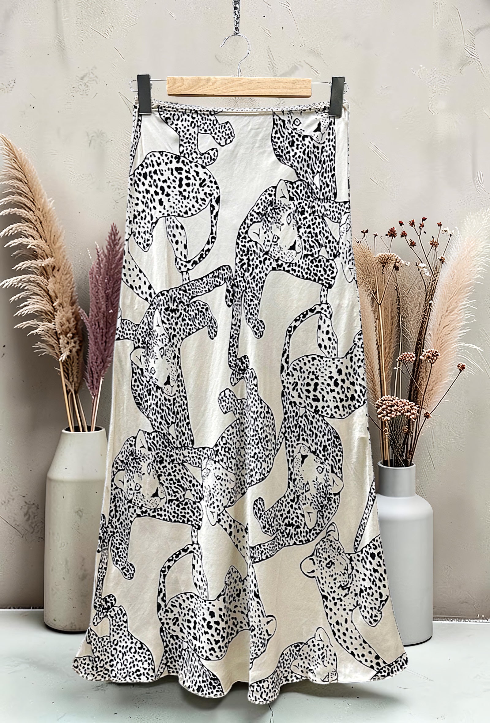 Jupe Imprimée en Viscose Satinée Bordure Dentelle Écru – La Muse Parisienne – vue 3