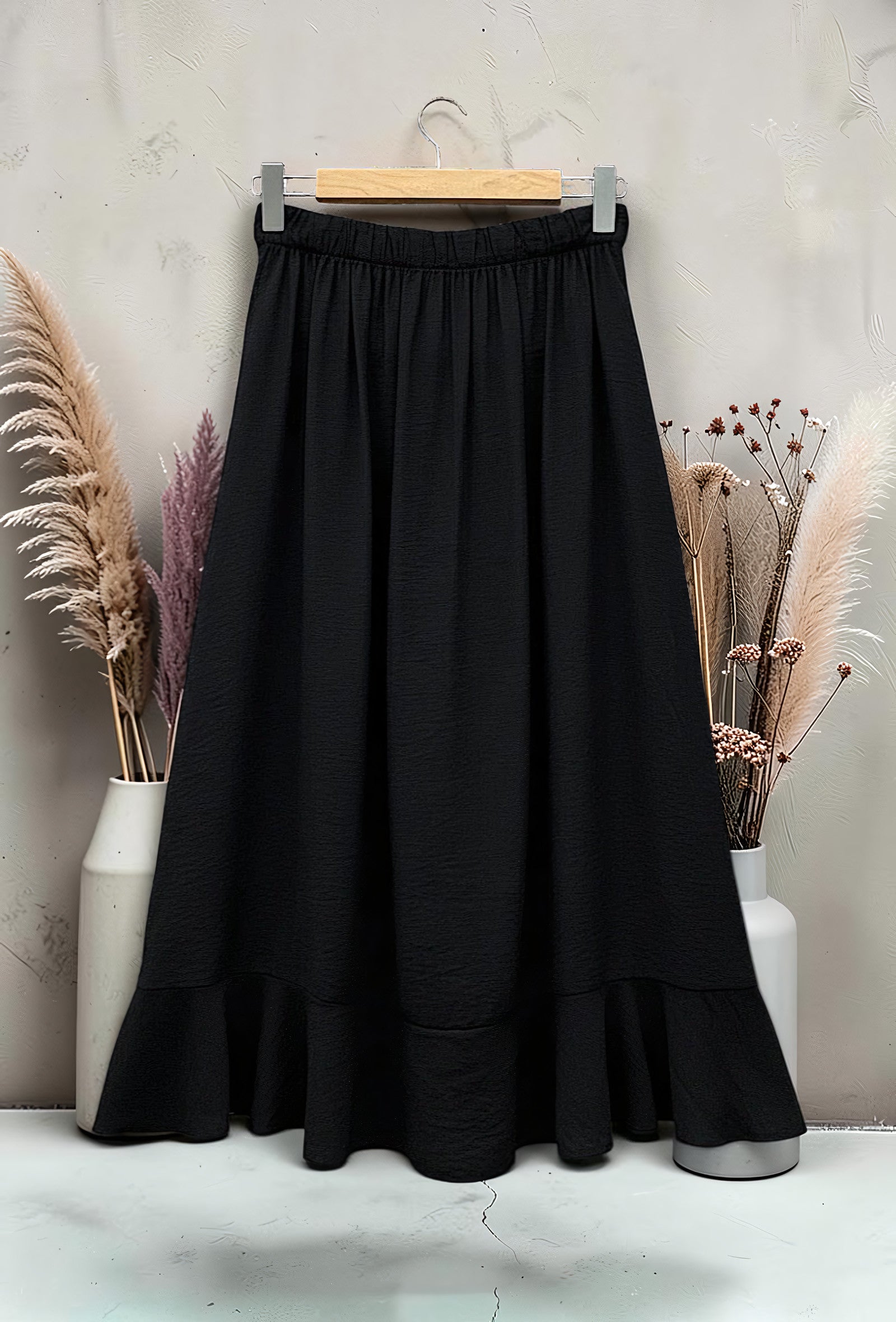 Jupe Bohème Chic en Viscose Taille Élastique Noir – La Muse Parisienne – vue 1