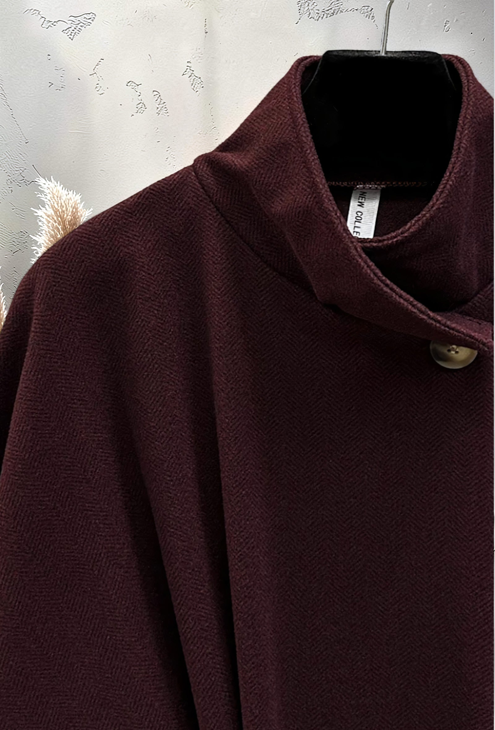 Cape Manteau en Flanelle Ceinturée Bordeaux – La Muse Parisienne – vue 2