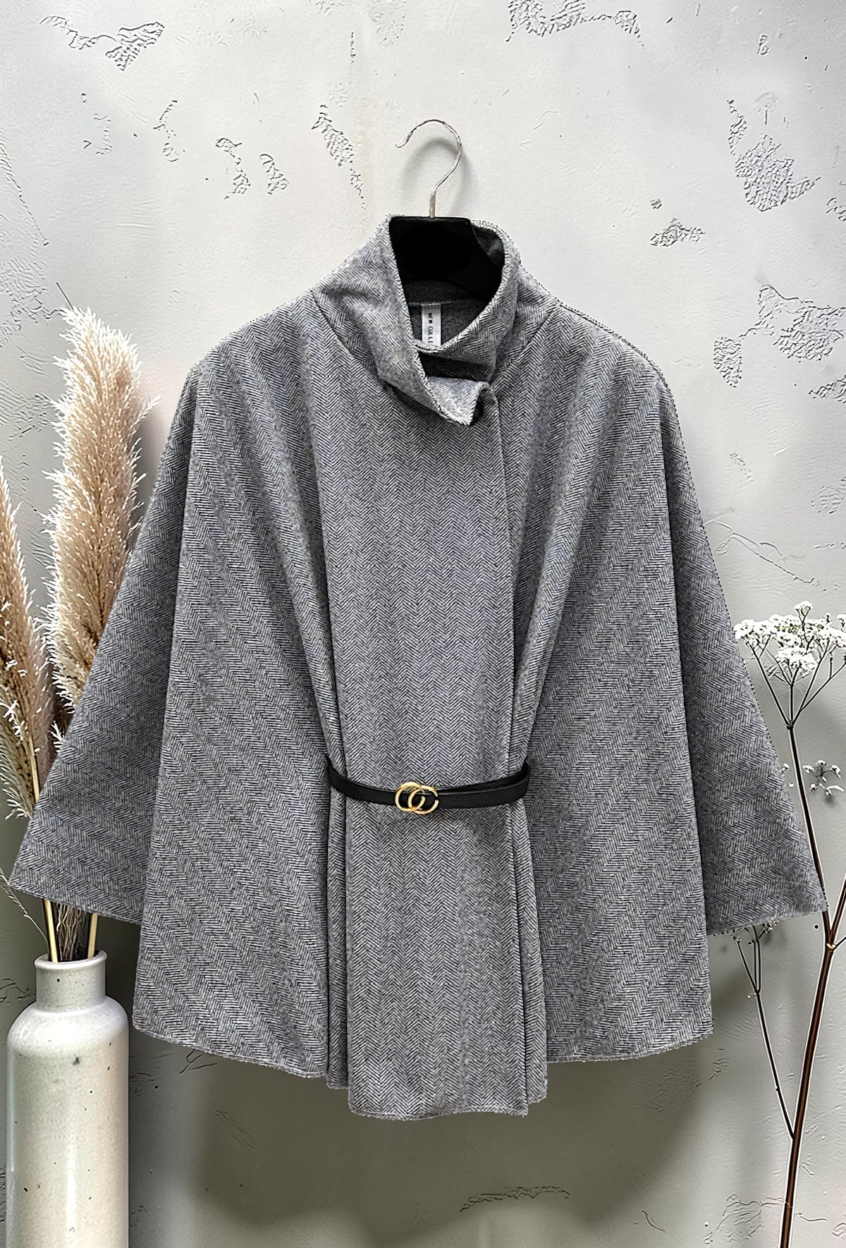 Cape Manteau en Flanelle Ceinturée Gris – La Muse Parisienne – vue 1
