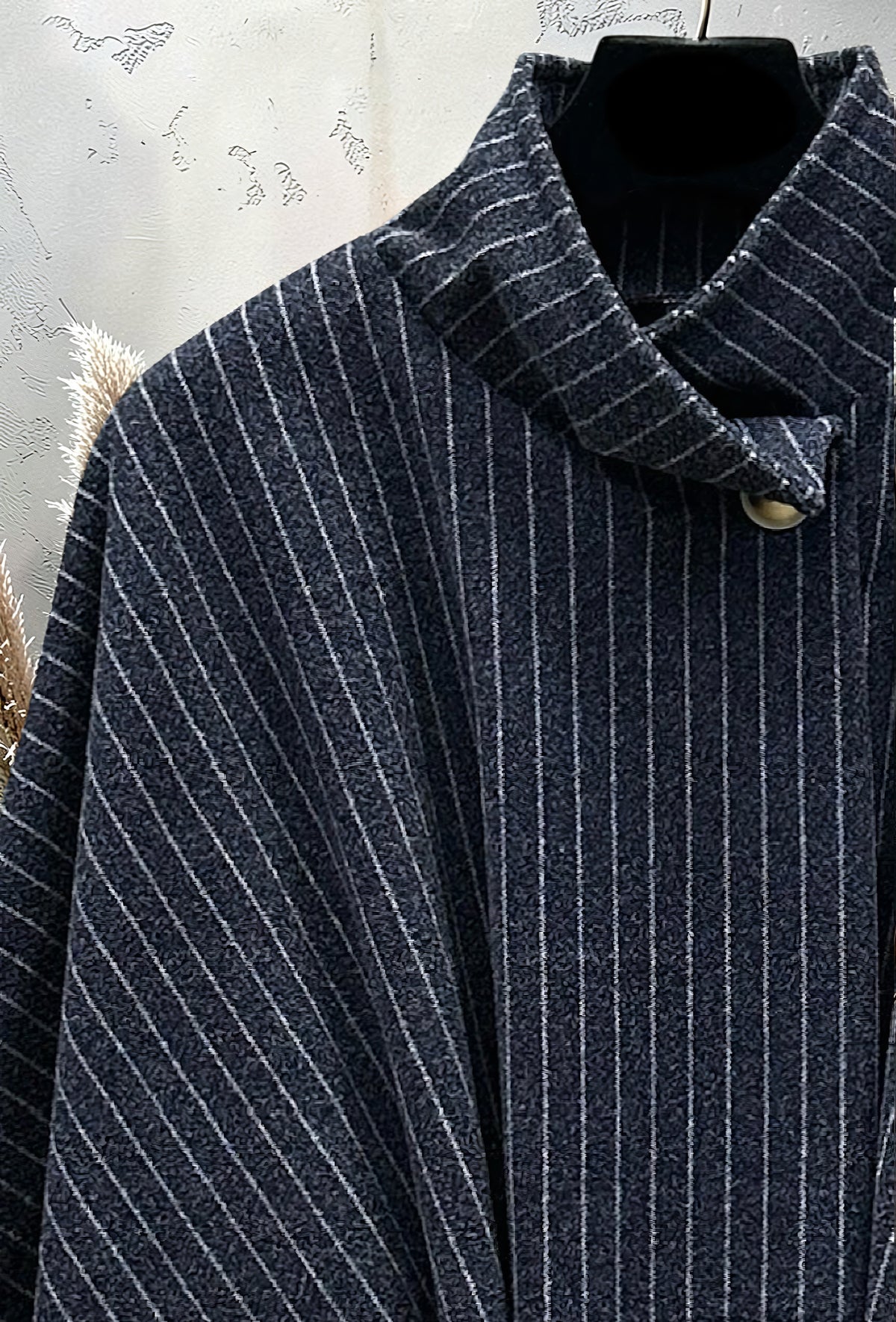 Cape Manteau en Flanelle Ceinturée Marine – La Muse Parisienne – vue 2