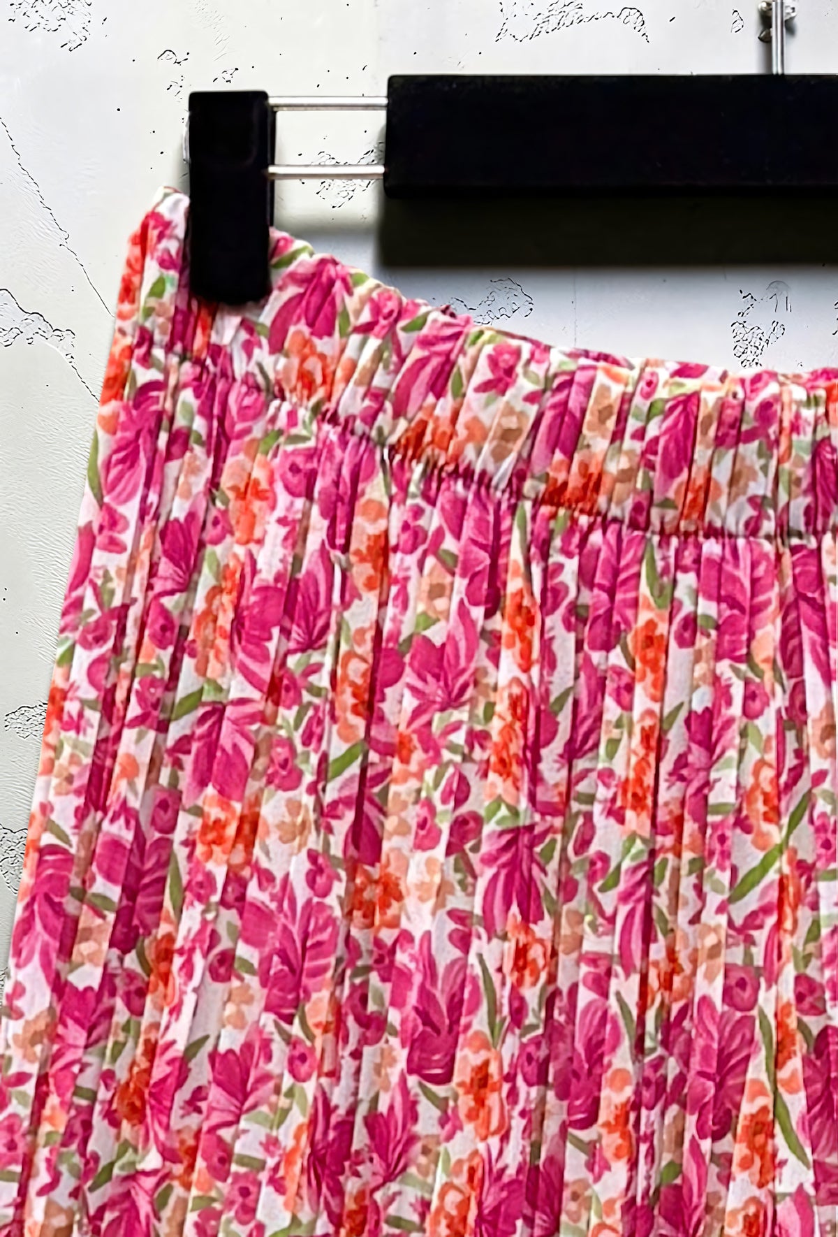 Pantalon Large Plissé Imprimé Doublé Fuchsia Fleuri – La Muse Parisienne – vue 3