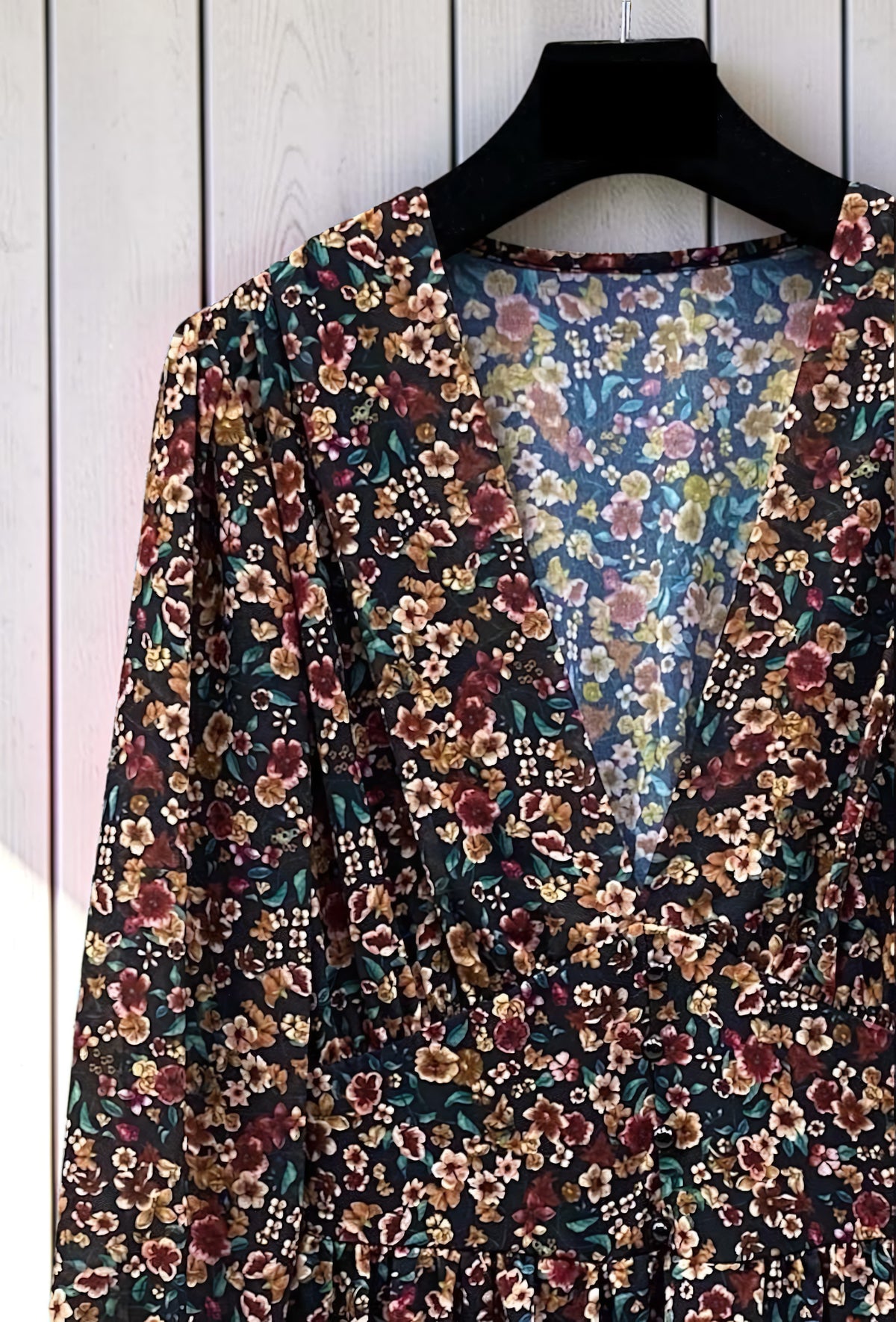 Robe Imprimée Boutonnée Manches Longues Noir Fleuri – La Muse Parisienne – vue 2