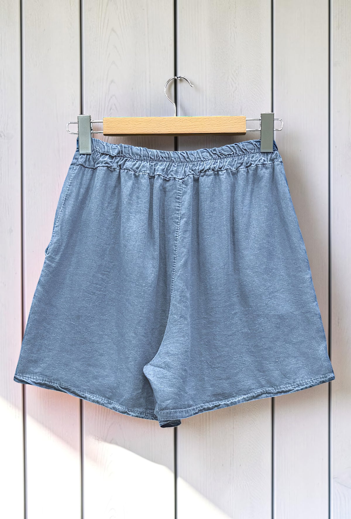 Short Fluide en Jean à Poches Bleu Ciel – La Muse Parisienne – vue 3