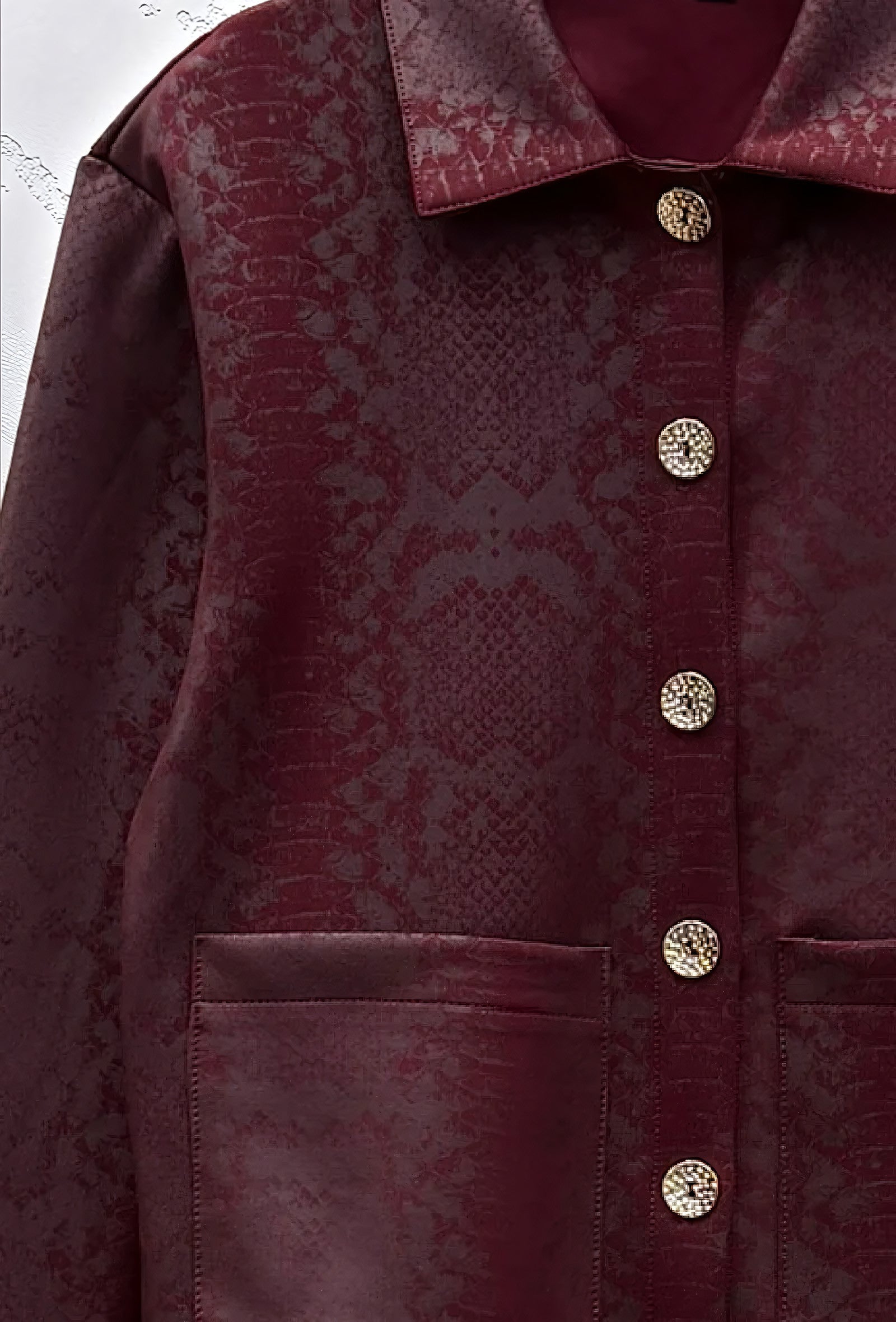 Veste Courte Cintrée en Suédine Bordeaux – La Muse Parisienne – vue 3