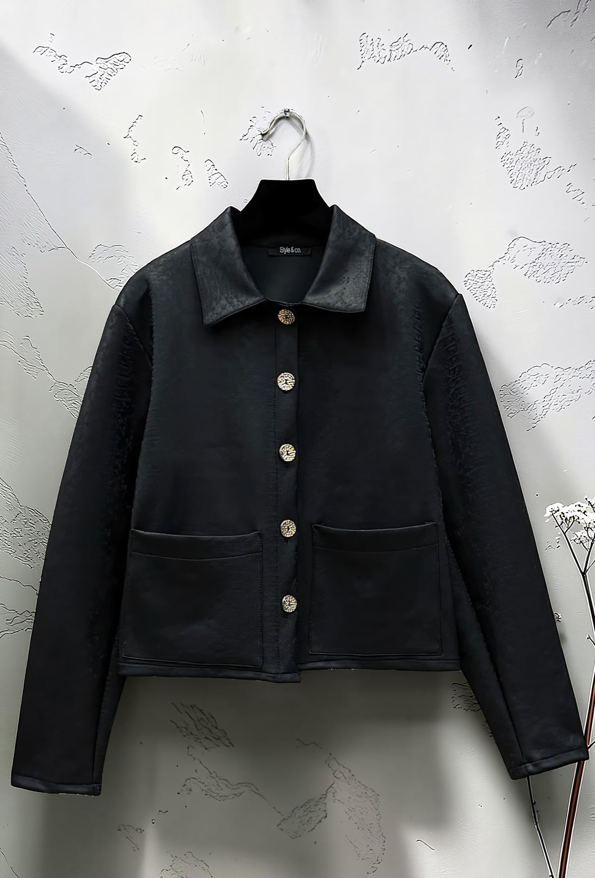 Veste Courte Cintrée en Suédine Noir – La Muse Parisienne – vue 1